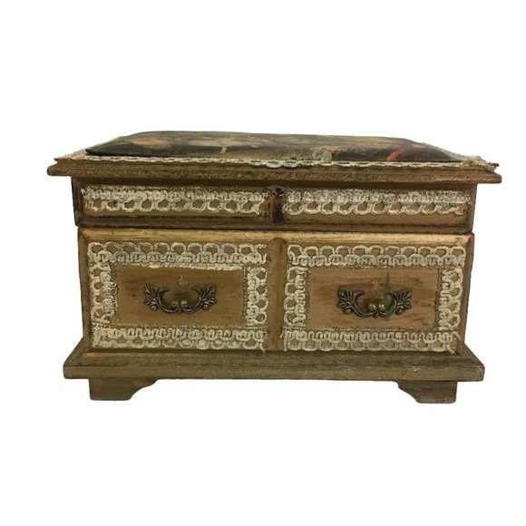 Vintage PRESTIGE Japan Jewelry box with renaissance scene on lid - beautiful old - Picture 1 of 8